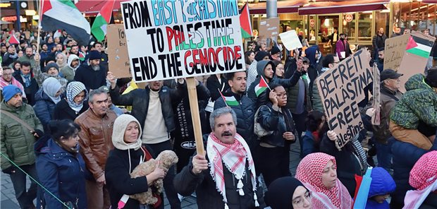 Auf pro-palästinensischen Demonstrationen – hier in der Mannheimer Innenstadt – sind häufig auch antisemitische Parolen zu hören.
