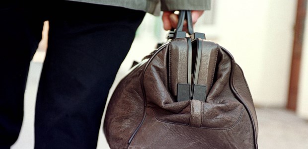 Kleinstaaterei in Sachsen Auf zum Hausbesuch: Vertragsärzte sollen sich im Bereitschaftsdienst zu größeren Dienstbereichen zusammenschließen.