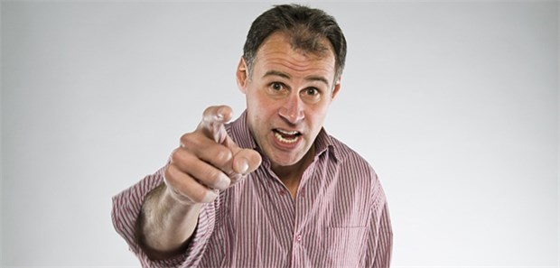 Aufgebrachte Patienten müssen oft zunächst Dampf ablassen. Dafür sollte man sie aber vom Praxisempfang weglotsen.