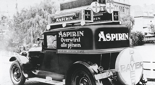Erste Experimente am Küchentisch Aufsehenerregendes Werbemittel auf vier Rädern 1929: Das Schmerzmittel Aspirin® ist für Bayer auch noch heute "ein echter Weltstar" - für den Gerinnungshemmer Xarelto® erhofft sich der Konzern ebenfalls eine gute Fahrt.