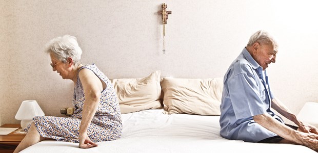 Ursache Ehebett Aufstehen und die Seiten wechseln: Das hilft bei Gelenkschmerzen.