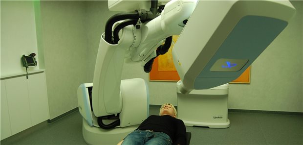 Aufwändige Technik zur Präzisionsbestrahlung: Das radiochirurgische System „CyberKnife“
