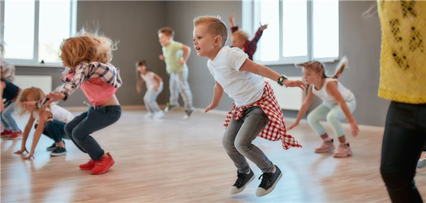 Augen auf Kinder: Laut Fachgesellschaft DGSPJ gehört der Kinder- und Jugendgesundheitsdienst beim Ausbau des ÖGD mit einbezogen.