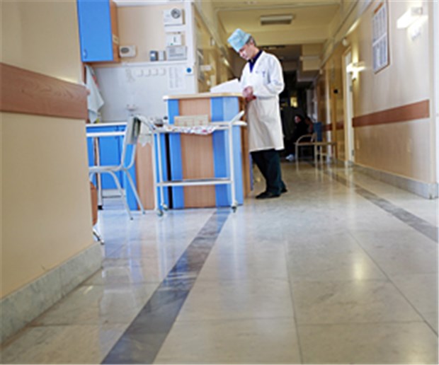 Fachkräftemangel belastet öffentliche Kliniken Aus Mangel an Personal, Zeit und Budget haben sich die Aufgabeninhalte von Krankenhauschefs verschoben.