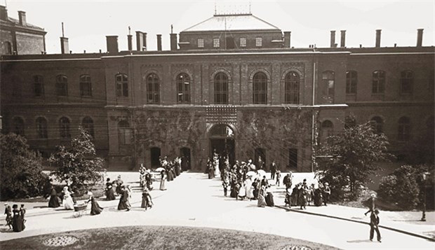 UKE feiert 125. Geburtstag Aus dem Neuen Allgemeinen Krankenhaus (Aufnahme zwischen 1892 und 1901) wurde das Universitätsklinikum Hamburg-Eppendorf.