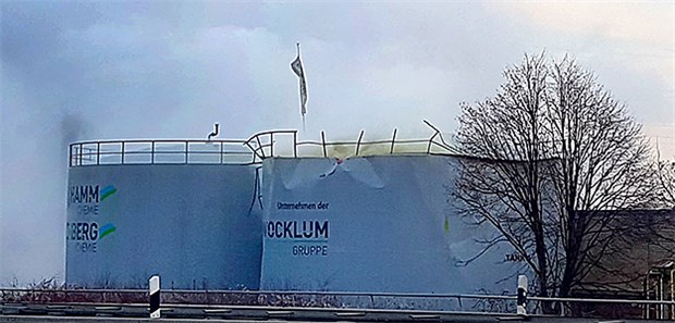 Säurewolke über Oberhausen Aus einem 600 Kubikmetertank einer Chemiefabrik in Oberhausen ist Schwefelsäure ausgetreten und in einer Wolke über die Stadt gezogen.