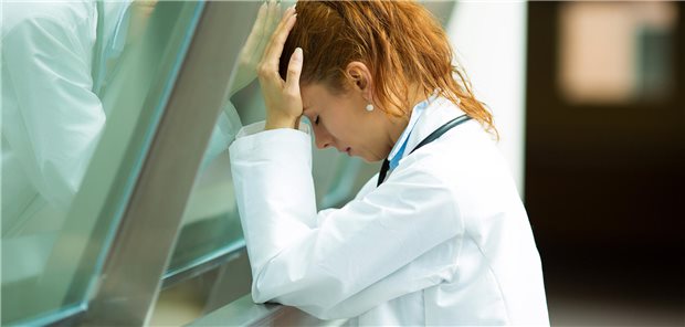 Erschöpfte Ärztin 