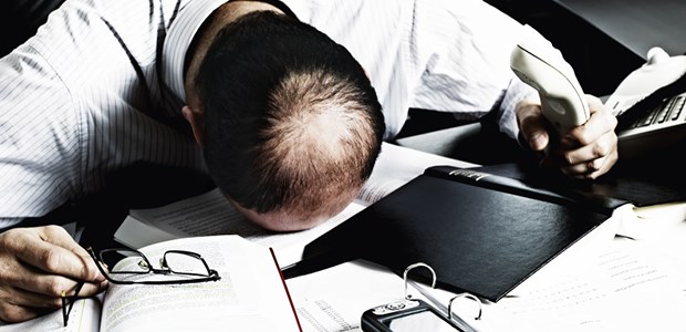 Betriebsunfall Burn-out Ausgebrannt im Büro: Die Zahl der Fälle steigt.