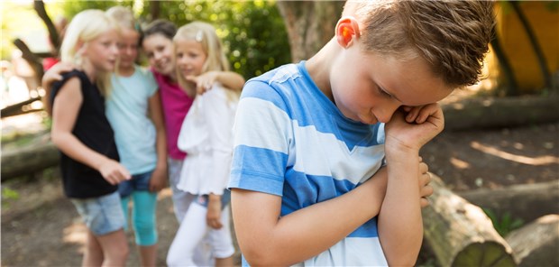 Ausgegrenzt: Wer in der Schule gemobbt wird, nimmt häufiger Schmerzmittel.