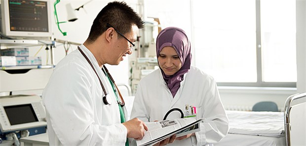 Fast jeder zweite besteht Prüfung nicht Ausländische Ärzte im Krankenhaus.