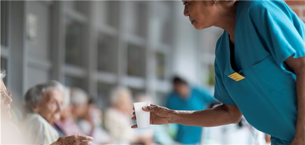 Folgen der Klimakrise für die Gesundheit: Fokus auf Schutz vulnerabler Gruppen bei Hitzewellen Ausreichend Trinken ist nur eine Schutzmaßnahme für vulnerable Patientengruppen in Heimen und Kliniken während eines Hitzesommers.