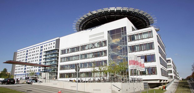 Experten empfehlen radikale Schrumpfkur Außenansicht der Uniklinik Halle: Jetzt muss geklärt werden, wie es mit dem Standort weitergeht.