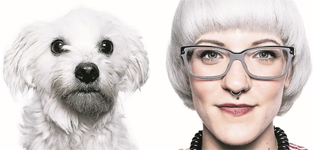 Tierliebe – und was dahinter steckt Ausstellungsbild von "Mim und Melanie": Gleichen sich Mensch und Tier nach einiger Zeit immer mehr?