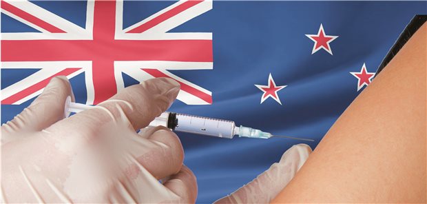 Australiens Regierungschef will Corona-Impfpflicht Australische Flaggeund COVID-19-Impfung: Wenn es einen Corona-Impfstoff gibt, will Australien seine Bürger auch zur Impfung verpflichten.