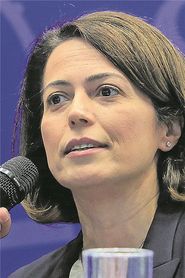 Prävention – Vision 2030 für Deutschland Aylin Tüzel, Leiterin Impfstoffe bei Pfizer