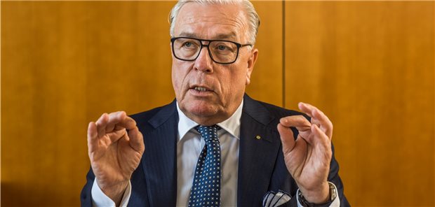 COVID-19-Pandemie: BÄK fordert nationale Reserve an Schutzkleidung BÄK-Präsident Dr. Klaus Reinhardt
