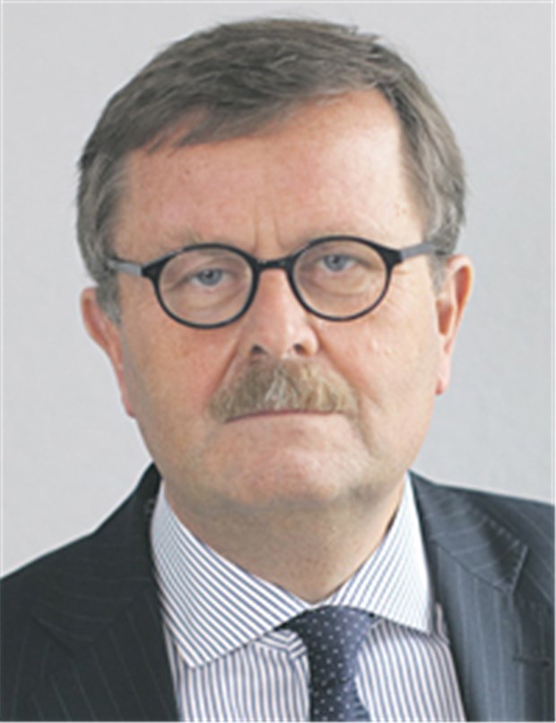 BÄK-Präsident: Sterbehilfe-Urteil ist kein Freibrief BÄK-Präsident Montgomery: Urteil kein Freibrief.