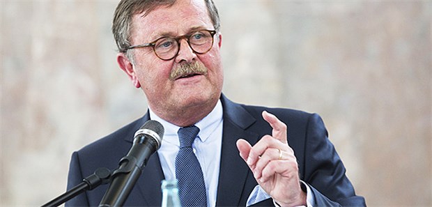 Montgomery fordert Personaluntergrenzen für Klinikärzte BÄK-Präsident Montgomery sieht eine hohe Arbeitsbelastung für Klinikärzte.