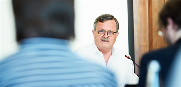 BÄK will Suche nach Ärzten erleichtern BÄK-Präsident Professor Frank Ulrich Montgomery fordert beim Thema Schwangerschaftsabbrüche, dass Ärzte Rechtssicherheit brauchen.
