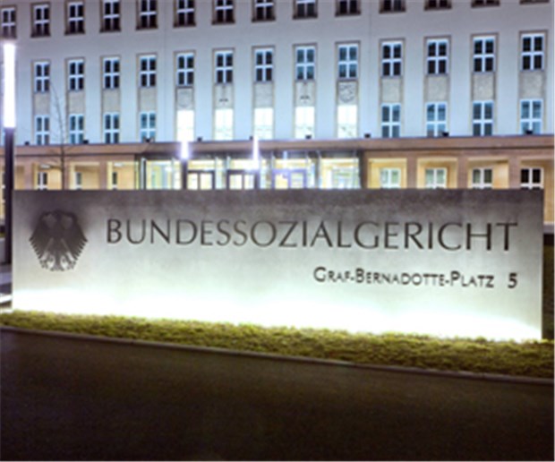 Bahr verteidigt Zusatzbeiträge BSG in Kassel startet in die Richterwoche.