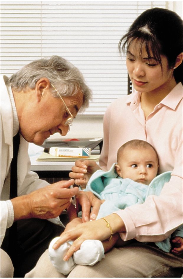 Weniger Otitis media durch neue Pneumokokken-Vakzine Babys brauchen einen umfassenden Impfschutz. Dazu gehört auch die Impfung gegen Pneumokokken.