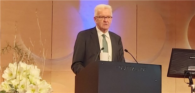 Appell für gemeinsame Datenstrategie BadenWürttembergs Ministerpräsident Winfried Kretschmann (Grüne) bei der Veranstaltung „Bessere Medizin? Wie wir künstliche Intelligenz verantwortlich mitgestalten“