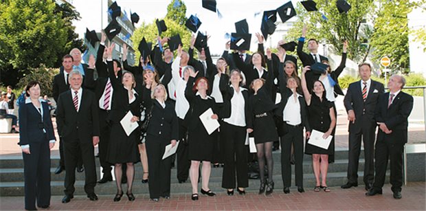Bahn frei für neue Berufschancen: Absolventen des Studiengangs Pharmaceutical Medicine.