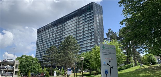 Neubau des Krankenhauses Altona lässt weiter auf sich warten Bald nur noch ein Denkmal? Das 23-geschossige Altonaer Krankenhaus soll durch drei sechsgeschossige Gebäude ersetzt werden. Doch der Neubau lässt auf sich warten.