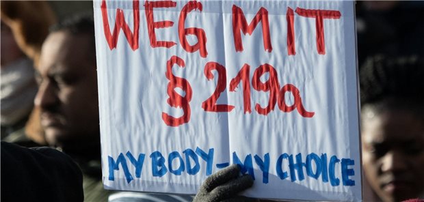 Bald weg? Die Regierung hat die Streichung des 219a auf den Weg gebracht. AfD und CDU/CSU haben Bedenken.