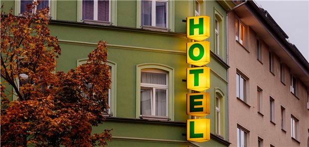 MB-Chefin Johna: Hotels für Corona-Infizierte öffnen Hotel in der Kölner Südstadt