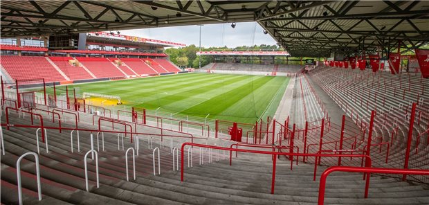 Team- statt Einzelquarantäne bei positivem Coronavirus-Test Bald wieder mit Spielbetrieb? Ein Blick ins leere Stadion „An der Alten Försterei“, dem Heimstadion des Fußball-Bundesligisten 1.FC Union Berlin.