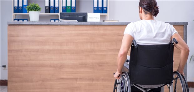 Barrierefreier Zugang? Die Landesarztregister sollen künftig darüber informieren, wie die Praxen zugänglich sind.