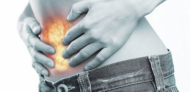 Bauchweh - typisches Symptom bei Morbus Crohn und Colitis ulcerosa. Was für diese Kranken die optimale Therapie ist, ist noch offen.