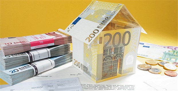 Jetzt oder nie? Baugeld auf 30-Jahres-Tief Bauherren können sich derzeit gute Konditionen zur Realisierung der eigenen vier Wände sichern.