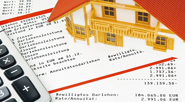 Variable Baukredite - eine günstige Übergangslösung Bauherren sollten sich vor der Anschlussfinanzierung verschiedene Angebote einholen. So lassen sich Tausende Euro an Zinsen sparen.
