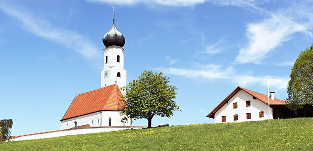 Beste Noten für Bayerns Ärzte Bayern hat schöne Landschaften - wie hier die Aufnahme in Endlkirchen im Landkreis Altötting zeigt - und offenbar gute Ärzte.