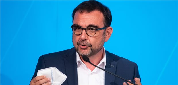Bayern kämpft jetzt um jeden Corona-Impfling Bayerns Gesundheitsminister Klaus Holetschek (CSU), Gesundheitsminister von Bayern, nach der Kabinettsitzung zur aktuellen Lage der Corona-Krise.