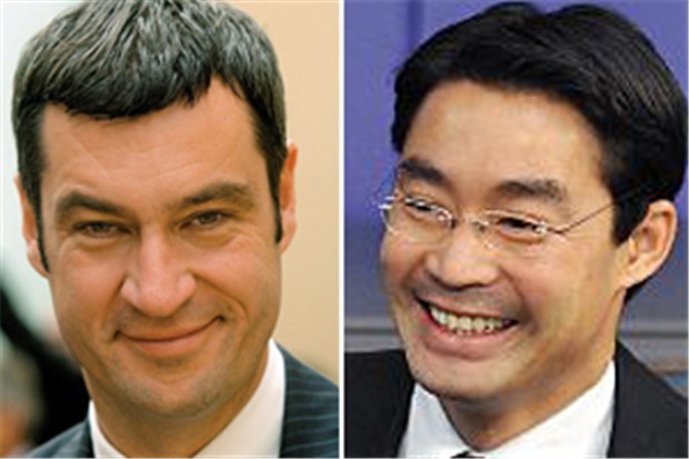 Rösler und Söder mal ganz harmonisch: Krankenhaus-Kommission geplant Bayerns Gesundheitsminister Markus Söder (CSU) (v.li.) und Bundesgesundheitsminister Philipp Rösler (FDP)