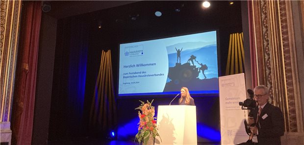 Bayerns Gesundheitsministerin Judith Gerlach (CSU) im Parktheater am Kurhaus in Göggingen: Die geplante Entbudgetierung der hausärztlichen Honorare wird den Beruf attraktiver machen. 