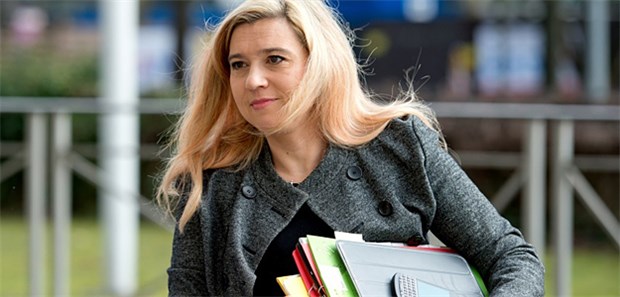 AOK Bayern muss HzV-Vertrag umsetzen Bayerns Gesundheitsministerin Melanie Huml greift im HzV-Streit durch.