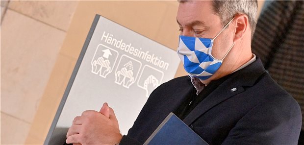Söder kündigt neue Corona-Auflagen an Bayerns Ministerpräsident Markus Söder (CSU) will im Freistaat eine Testpflicht für Berufspendler aus ausländischen Corona-Hotspots einführen.