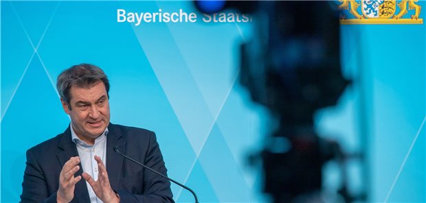 COVID-19: Söder will raus aus starrer Impfempfehlung Bayerns Ministerpräsident Markus Söder (CSU) will mehr Tempo in die Impfstrategie bringen. Dazu hatte die Staatsregierung am Dienstag mit Vertretern von Landkreistag, Städtetag, Wirtschaft und Hausärzten beraten.