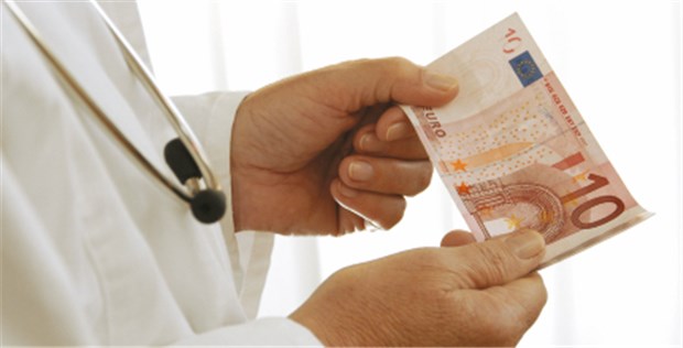 Praxisgebühr bei Beamten ohne Inkasso Beamte werden an Krankheitskosten beteiligt. Doch Ärzte müssen keine zehn Euro einziehen.