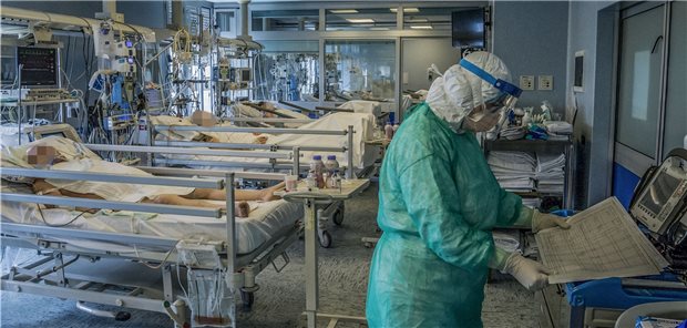 Chefarzt: „Man ist ungewollt Richter über Leben und Tod“ Beatmungsstation einer Klinik im norditalienischen Cremona. Diese Region ist auch innerhalb Italiens von der Pandemie besonders stark betroffen.