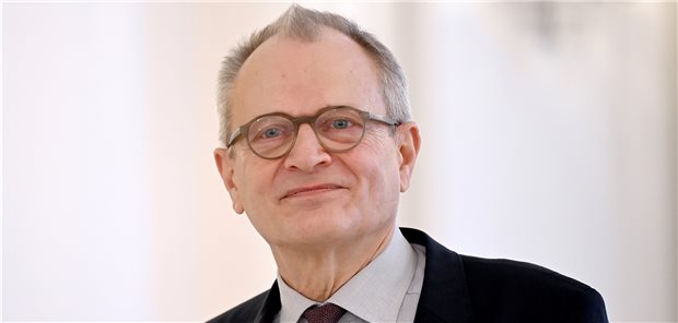 Diakonie-Chef zu Corona-Impfpflicht: Viele Pflegekräfte fühlen sich zum Narren gehalten Bedauert das Scheitern der allgemeinen Corona-Impfpflicht: Diakonie-Präsident Ulrich Lilie (hier bei der Übergabe der Wohlfahrtsmarken 2022).