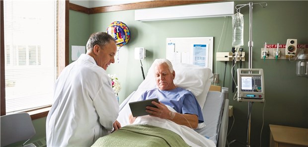 Telemonitoring in Studien – ein neuer Trend Befindlichkeitseingabe am Tablet: Nur eine Möglichkeit, Patientendaten zu erheben.