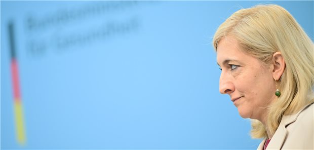 Gesundheitsministerin Warken will Befugnisse der Pflegeberufe erweitern „Befugniserweiterung“ für professionell Pflegende im Blick: Gesundheitsministerin Nina Warken (CDU).