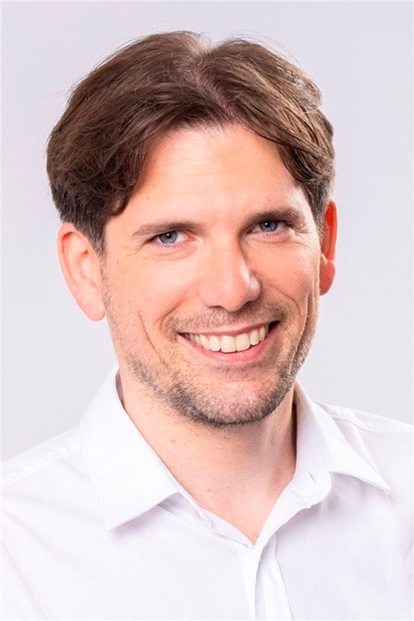 Seltene Krankheiten: Mit Künstlicher Intelligenz fixer zur Diagnose Begeisterter Allgemeinmediziner: Professor Martin Mücke