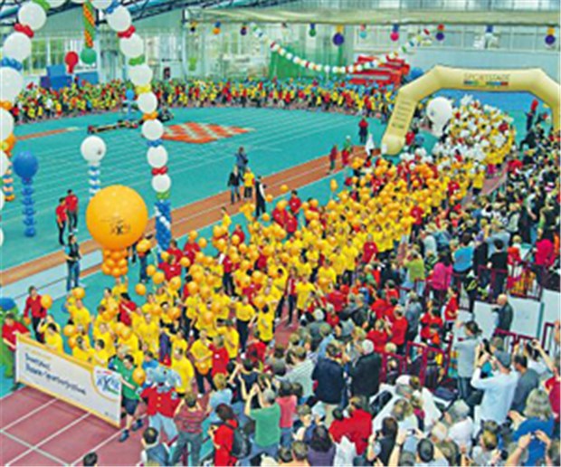 Down-Sportlerfestival bricht alle Rekorde Begeisterung beim Einmarsch der Teilnehmer das Festival kann beginnen.
