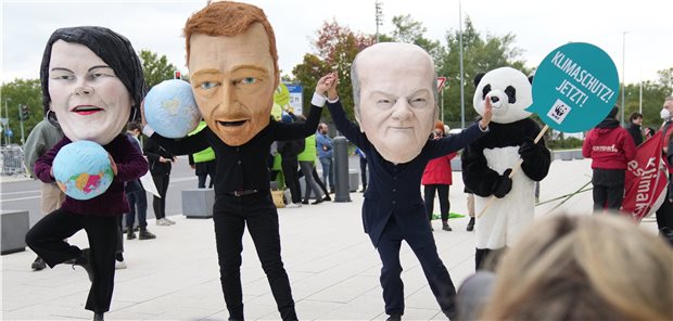 Gesundheit und Pflege: Wer für SPD, Grüne und FDP verhandelt Begleitet von hohen Erwartungen und Protesten – wie hier am 15. Oktober von Klimaaktivisten in Berlin – starten am Donnerstag die offiziellen Koalitionsverhandlungen von SPD, Grünen und FDP.